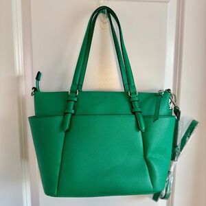 NWT. Dana Bachman Green Bag